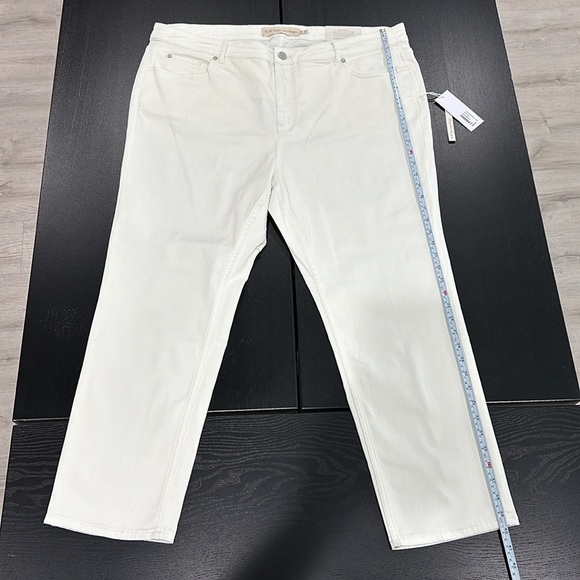 Soft Surroundings Ultimate Denim Straight Leg Jeans in Pearl Ivory Color - 22W - Picture 5 of 10